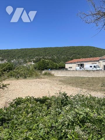 Terrain à bâtir de 1 977 m² – Banon (04)