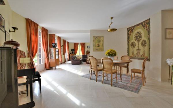 Maison à vendre    7 pièces • 387,60 m2 Abbeville