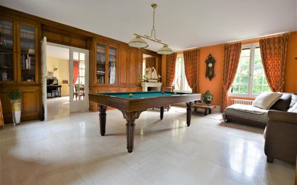 Maison à vendre    7 pièces • 387,60 m2 Abbeville