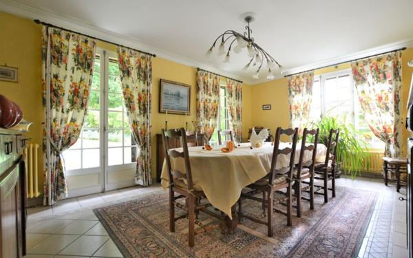 Maison à vendre    7 pièces • 387,60 m2 Abbeville