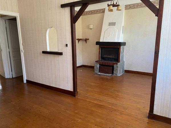 Maison de ville à rénover – 115 m² – Stationnement – Châteauneuf-d’Ille-et-Vilaine