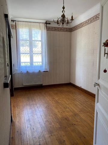 Maison de ville à rénover – 115 m² – Stationnement – Châteauneuf-d’Ille-et-Vilaine