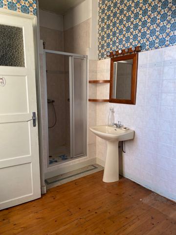 Maison de ville à rénover – 115 m² – Stationnement – Châteauneuf-d’Ille-et-Vilaine