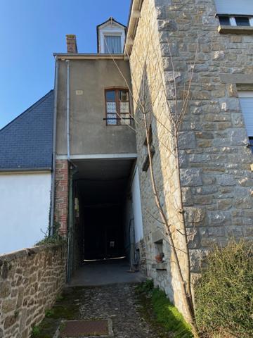 Maison de ville à rénover – 115 m² – Stationnement – Châteauneuf-d’Ille-et-Vilaine