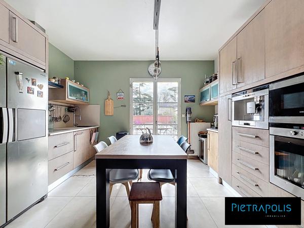 CIVRIEUX CENTRE – Belle maison 178 m² – Piscine & Pool House – 4 chambres – DPE B