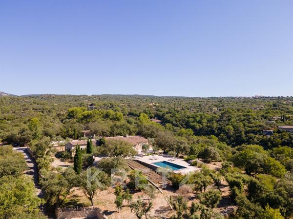 Élégance du Mas en pierre sèche, vue spectaculaire du Luberon – Gordes