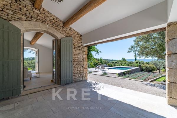 Élégance du Mas en pierre sèche, vue spectaculaire du Luberon – Gordes