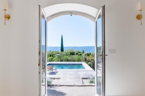 Élégance du Mas en pierre sèche, vue spectaculaire du Luberon – Gordes
