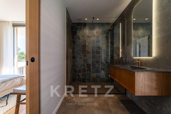 MAISON D'ARCHITECTE DE 240 M2 AVEC PISCINE ET VUE DÉGAGÉE