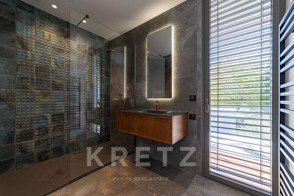 MAISON D'ARCHITECTE DE 240 M2 AVEC PISCINE ET VUE DÉGAGÉE