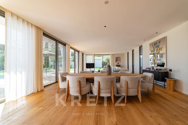 MAISON D'ARCHITECTE DE 240 M2 AVEC PISCINE ET VUE DÉGAGÉE