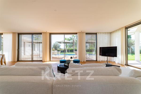 MAISON D'ARCHITECTE DE 240 M2 AVEC PISCINE ET VUE DÉGAGÉE