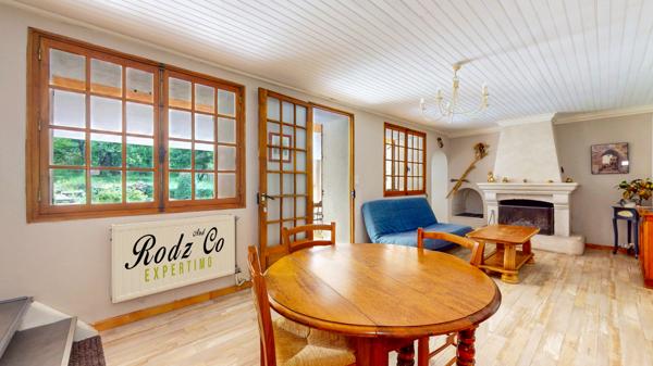 Saignon (84400) À vendre – Bien atypique avec vue imprenable, en pleine nature avec piscine