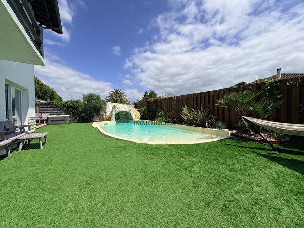 Maison
         9 pièces
        - 300 m² Bien prestige 840 000 € *