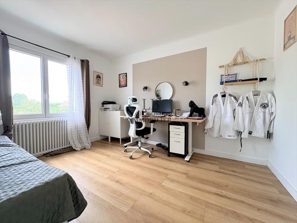 Maison
         9 pièces
        - 300 m² Bien prestige 840 000 € *