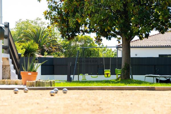 Maison
         9 pièces
        - 300 m² Bien prestige 840 000 € *