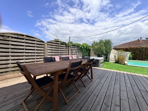 Maison
         9 pièces
        - 300 m² Bien prestige 840 000 € *
