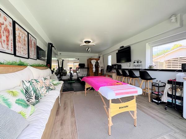 Maison
         9 pièces
        - 300 m² Bien prestige 840 000 € *