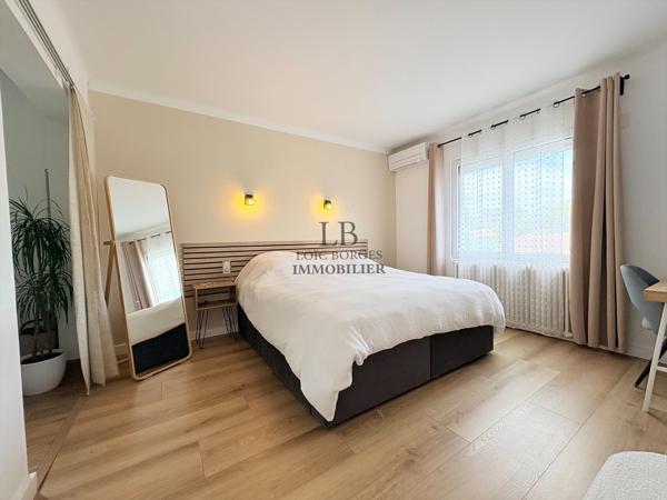 Maison
         9 pièces
        - 300 m² Bien prestige 840 000 € *