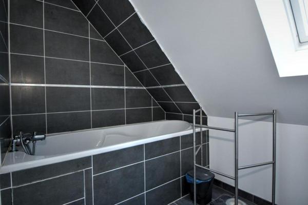 Maison  récente 4 chambres sur 1500 m2 au calme