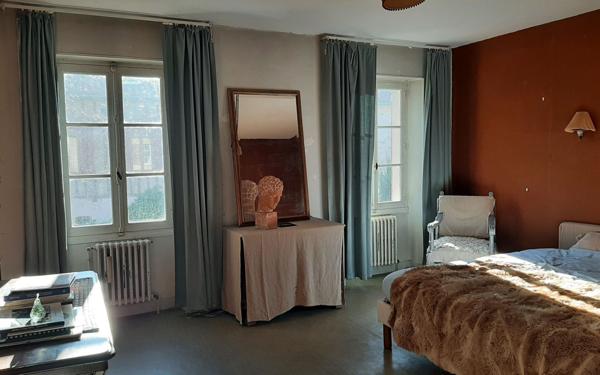 Maison à vendre    8 pièces • 334 m2 Aussillon