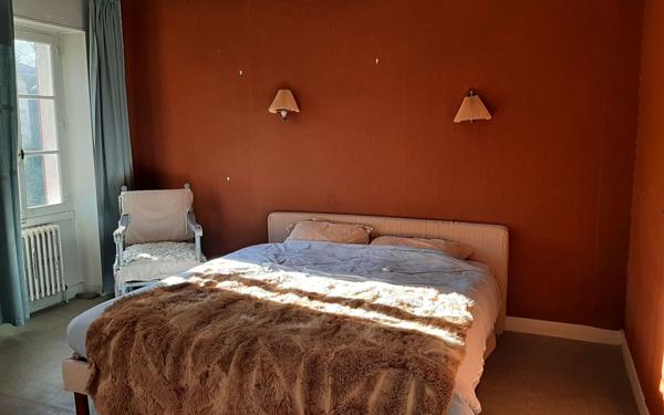 Maison à vendre    8 pièces • 334 m2 Aussillon