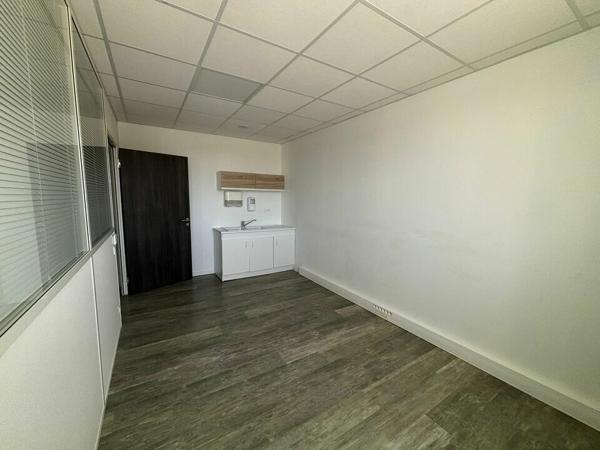 À LOUER – BUREAUX EN EXCELLENT ETAT – LA ROCHE-SUR-YON NORD
