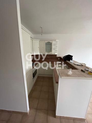 Appartement d'environ 60 m2 au sol en duplex disposant d'une chambre en centre ville de veneux les sablons.