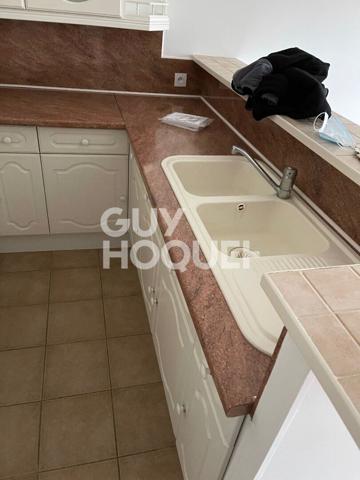 Appartement d'environ 60 m2 au sol en duplex disposant d'une chambre en centre ville de veneux les sablons.