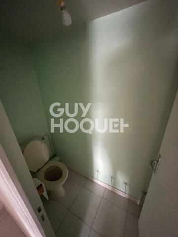 Appartement d'environ 60 m2 au sol en duplex disposant d'une chambre en centre ville de veneux les sablons.