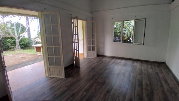 Maison F6 de 220 m² habitables avec 1 studio et 1 bungalow sur 1250 m² pour activité de location saisonnière