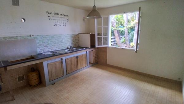 Maison F6 de 220 m² habitables avec 1 studio et 1 bungalow sur 1250 m² pour activité de location saisonnière