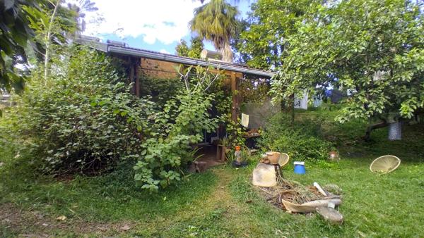 Maison F6 de 220 m² habitables avec 1 studio et 1 bungalow sur 1250 m² pour activité de location saisonnière