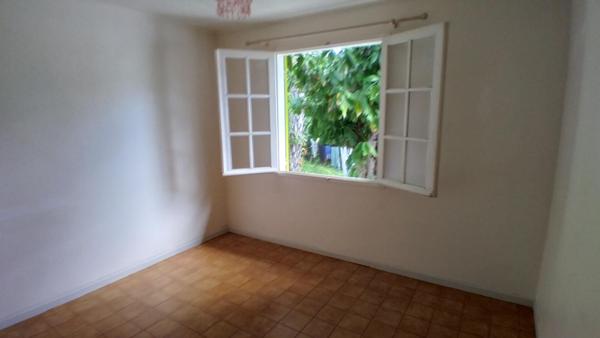 Maison F6 de 220 m² habitables avec 1 studio et 1 bungalow sur 1250 m² pour activité de location saisonnière