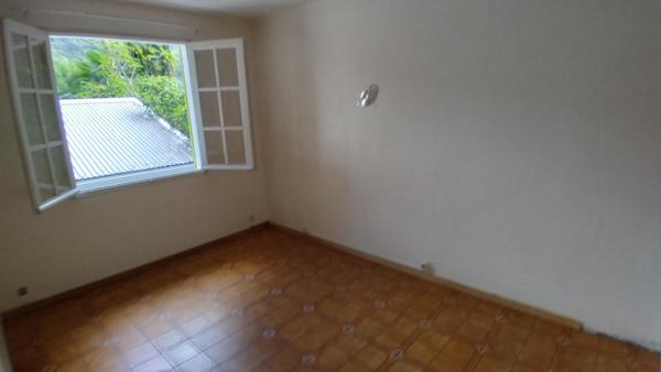 Maison F6 de 220 m² habitables avec 1 studio et 1 bungalow sur 1250 m² pour activité de location saisonnière