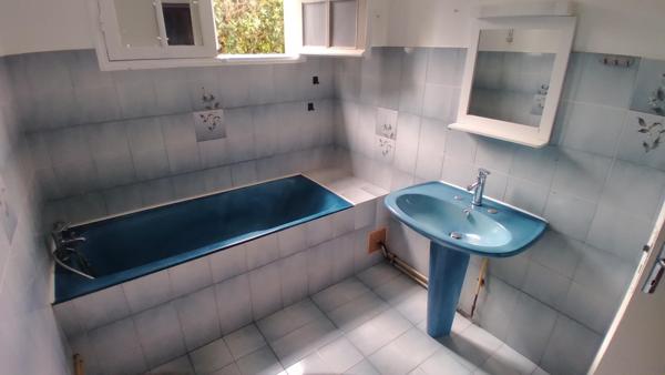 Maison F6 de 220 m² habitables avec 1 studio et 1 bungalow sur 1250 m² pour activité de location saisonnière