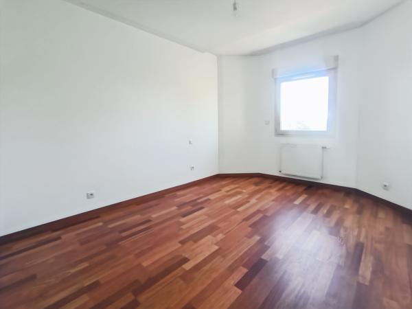 Duplex d'exception – 140 m² habitables (172 m² au sol) – Terrasse, garage, parking – Secteur Mongré