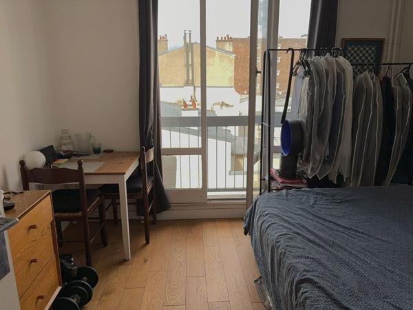 Appartement Paris 1 pièce 14.86 m2 avec balconnet