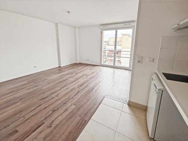 À LOUER - STUDIO - MENNECY