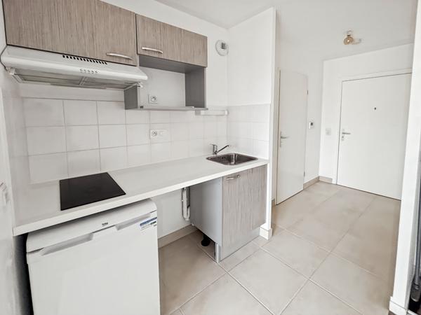 À LOUER - STUDIO - MENNECY