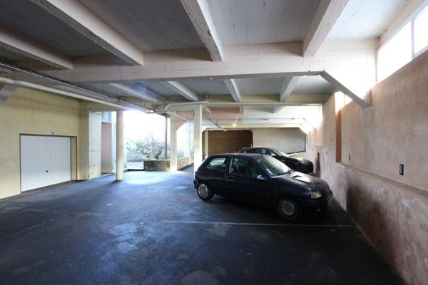 UN APPARTEMENT T2 BIS DUPLEX AVEC PARKING COUVERT, PROCHE DU CENTRE-VILLE. -