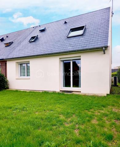 🏡 BAYEUX – MAISON SANS TRAVAUX – CLASSE ÉNERGÉTIQUE B

Venez poser vos valises dans cette belle maison, idéalement située à proximité du centre-ville et des commerces !

Vous recherchez une maison prête à vivre, confortable et économe en énergie ? Cette propriété saura vous séduire par ses prestations et son emplacement.

Aucun travaux à prévoir : vous n’avez plus qu’à vous installer !

La maison comprend au rez-de-chaussée une entrée, un salon, une salle à manger, une cuisine aménagée et équipée, ainsi qu’une salle d’eau avec WC.

Un garage avec une belle hauteur sous plafond complète ce niveau. Il offre également la possibilité d’envisager la création d’une chambre ou d’une pièce supplémentaire, sous réserve des autorisations nécessaires.

À l’étage, un palier dessert deux chambres, ainsi qu’un bureau pouvant également faire office de chambre, et une salle de bains avec toilettes .

Le tout est édifié sur un terrain de 250 m² environ , facile à entretenir et entièrement clos .

⭐ Les points forts :
Classe énergétique B : excellente performance énergétique
Aucun travaux à prévoir
Proche du centre-ville de Bayeux
À proximité immédiate des commerces
Pompe à chaleur
Ballon thermodynamique
Maison isolée par l’extérieur + combles 
Assainissement collectif
Garage avec belle hauteur sous plafond
Volets et velux électriques



💚 Une maison confortable, bien isolée et performante énergétiquement, bénéficiant d’un emplacement pratique à proximité du centre-ville et des commodités.

Une belle opportunité à Bayeux pour ceux qui souhaitent s’installer sans avoir à prévoir de travaux !

📞 À découvrir rapidement.
