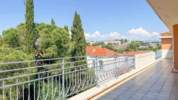 Cannes (06400) Exclusivité - Cannes - Aperçu mer - Villa sur le toit 5P 125m2 - Terrasse de 150m2 - Piscine - 2 garages -