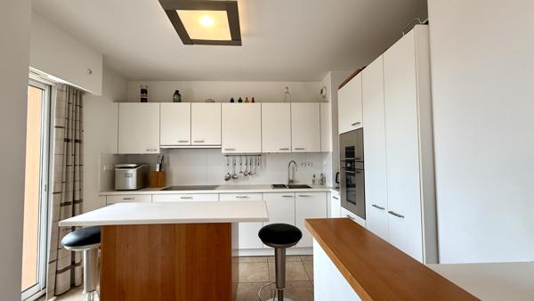 Cannes (06400) Exclusivité - Cannes - Aperçu mer - Villa sur le toit 5P 125m2 - Terrasse de 150m2 - Piscine - 2 garages -