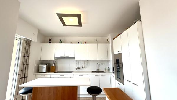 Cannes (06400) Exclusivité - Cannes - Aperçu mer - Villa sur le toit 5P 125m2 - Terrasse de 150m2 - Piscine - 2 garages -