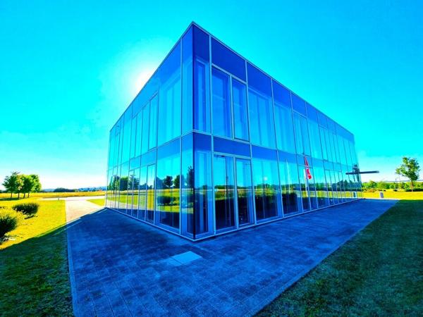 AU NORD DE GRAND POITIERS - TRES BEL ENSEMBLE DE BUREAUX A LOUER - PRESTATION DE HAUT NIVEAU - 321,50m²
