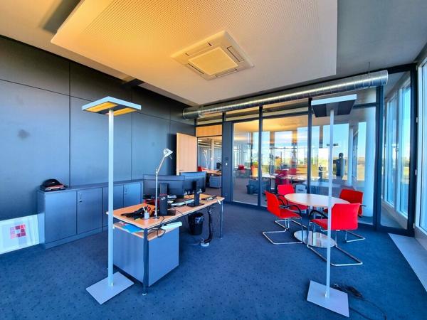 AU NORD DE GRAND POITIERS - TRES BEL ENSEMBLE DE BUREAUX A LOUER - PRESTATION DE HAUT NIVEAU - 321,50m²