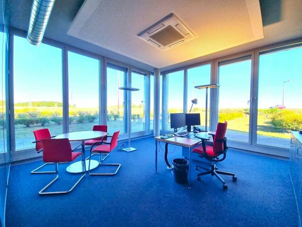 AU NORD DE GRAND POITIERS - TRES BEL ENSEMBLE DE BUREAUX A LOUER - PRESTATION DE HAUT NIVEAU - 321,50m²