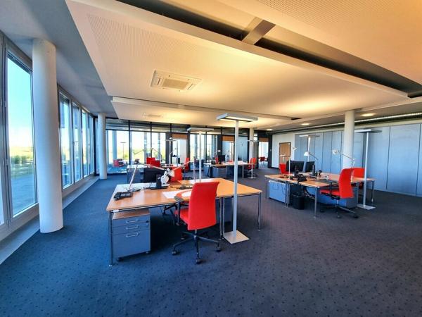 AU NORD DE GRAND POITIERS - TRES BEL ENSEMBLE DE BUREAUX A LOUER - PRESTATION DE HAUT NIVEAU - 321,50m²