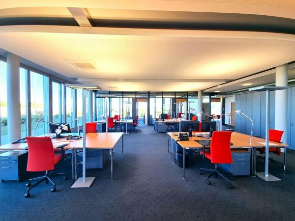 AU NORD DE GRAND POITIERS - TRES BEL ENSEMBLE DE BUREAUX A LOUER - PRESTATION DE HAUT NIVEAU - 321,50m²